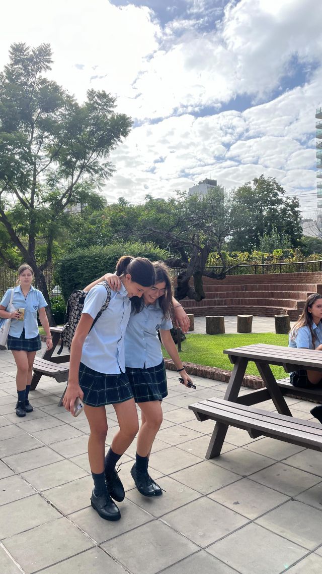 🎒Year 7 Induction
Our Y6 students visited Olivos to meet their next year´s teachers, explore their work spaces and share activities with their classmates.

Together with their families, they participated in activities to reinforce our School Values as learning community.

🌱Our goal is to build a culture of care and wellbeing between our students empowering them to reach their full potential in a respectful environment that celebrates diversity.

#LearningJourney #LifeAtSASS #Wellbeing #SASSdiversity #SASSvalues #OurValues